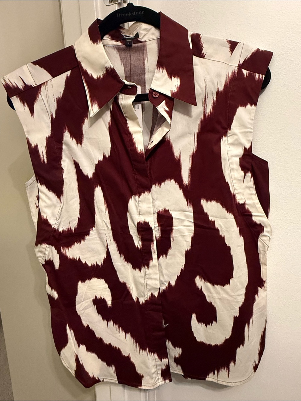 Express Sleeveless Button-Down Top in Burgundy and Cream Swirl Print
